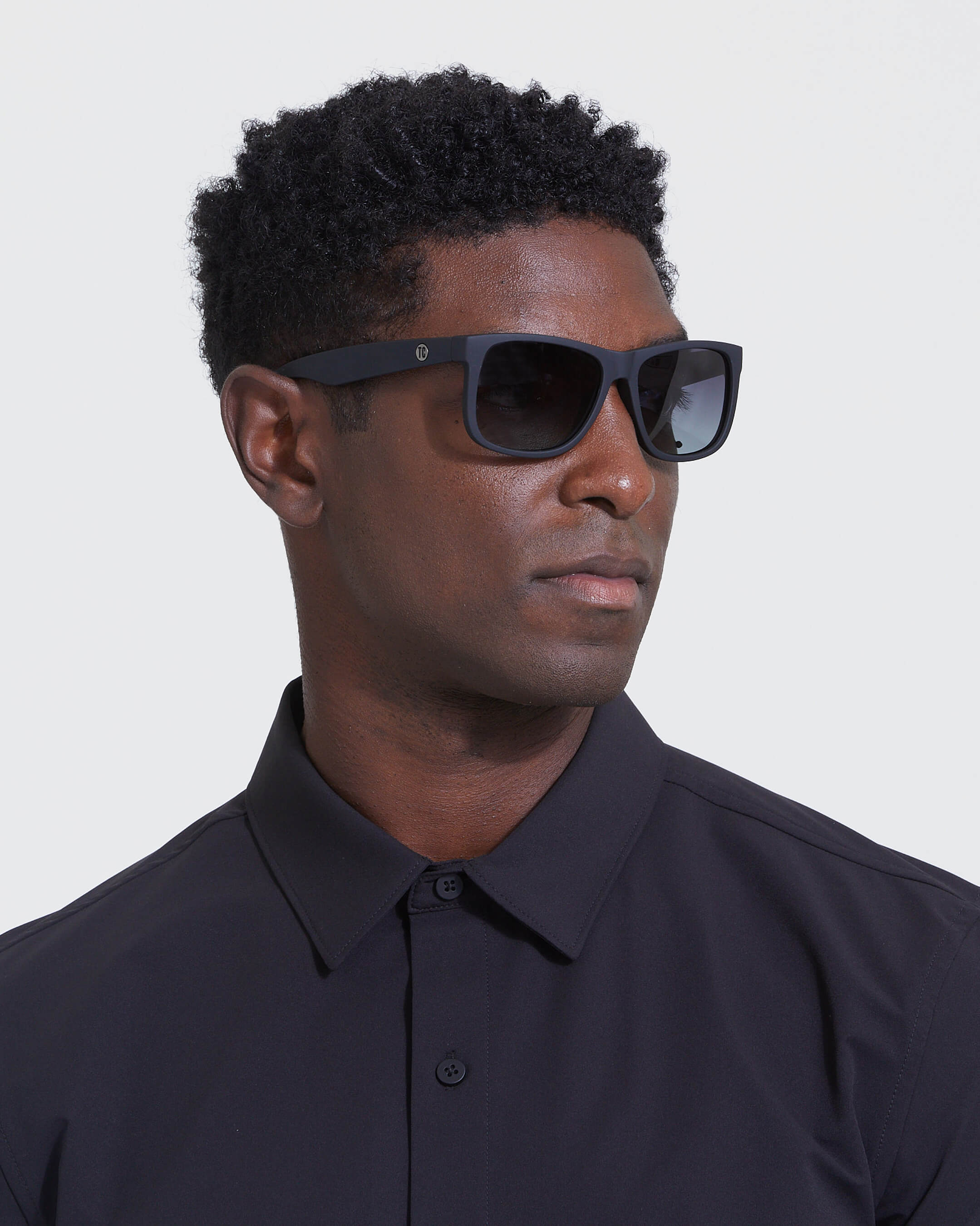 Classic Polarized Sunglasses - Image 5
