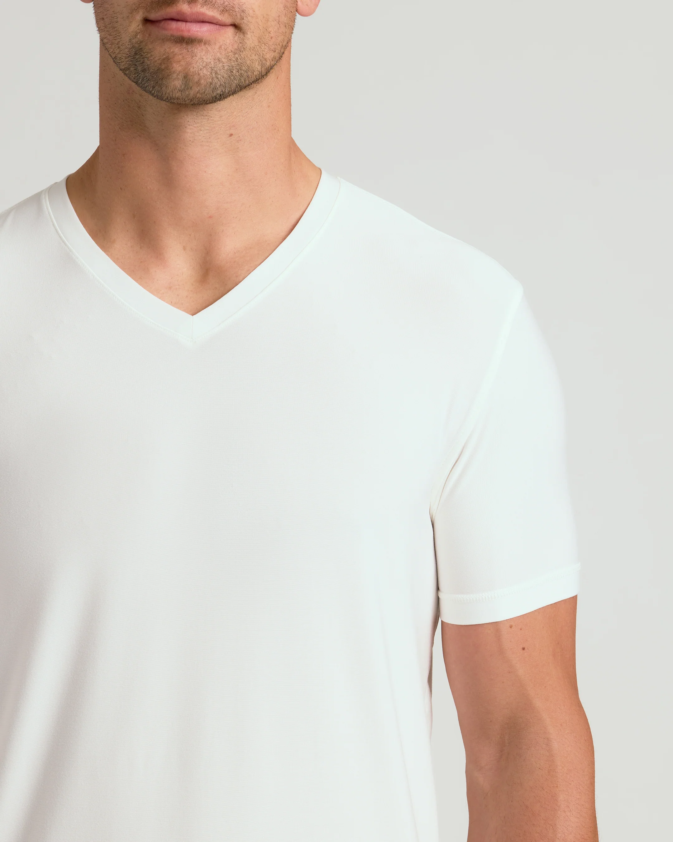 Moon Active V-Neck - Image 4