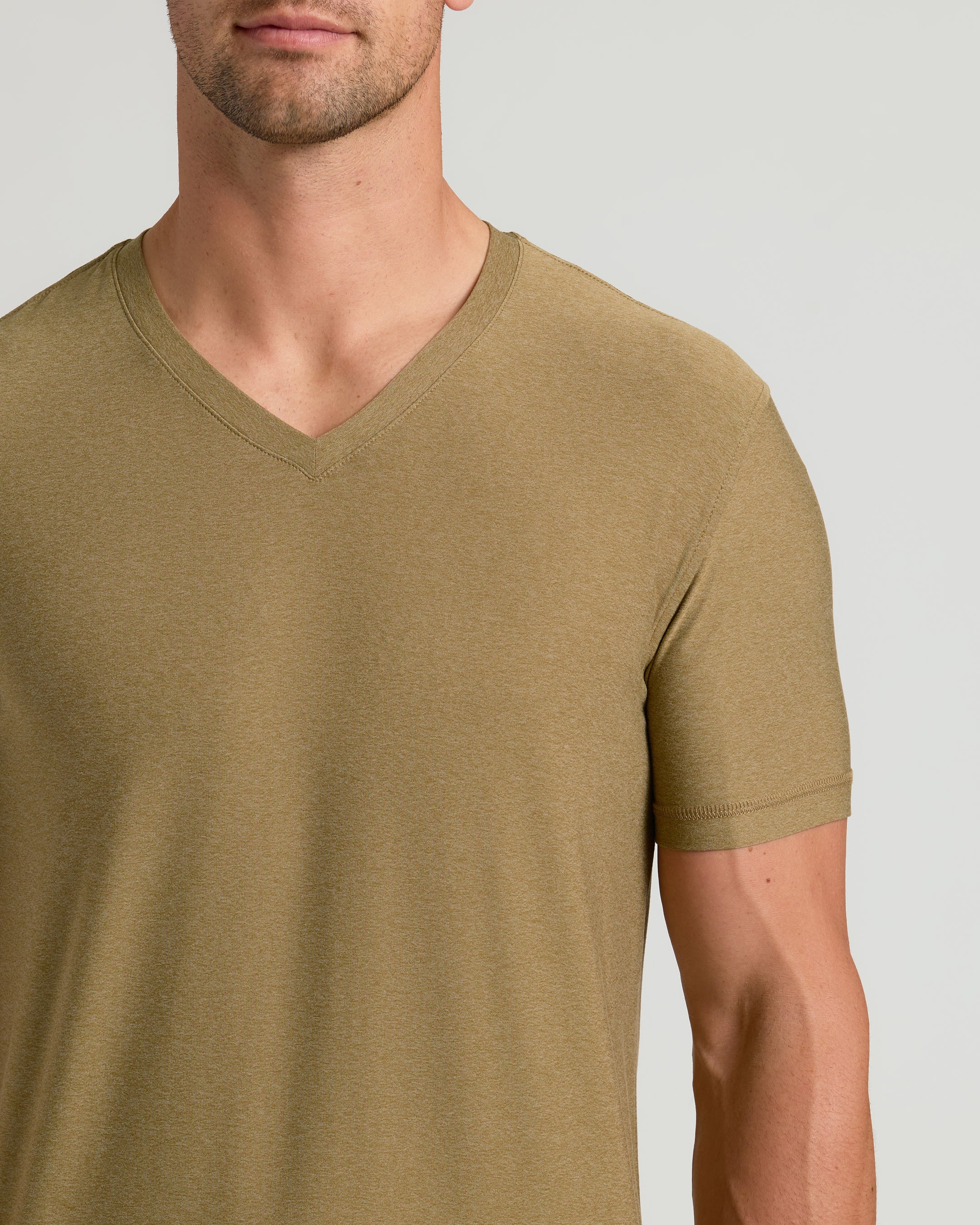 Overland Active V-Neck - Image 4
