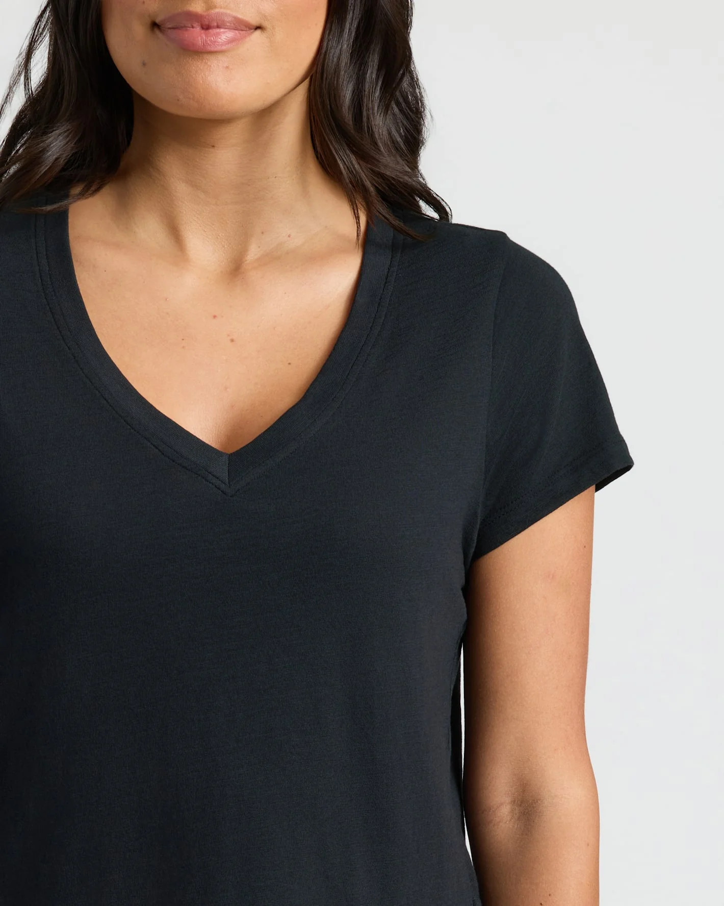 Womens Black & White Relaxed Slub V-Neck Tee 4-Pack - Image 4
